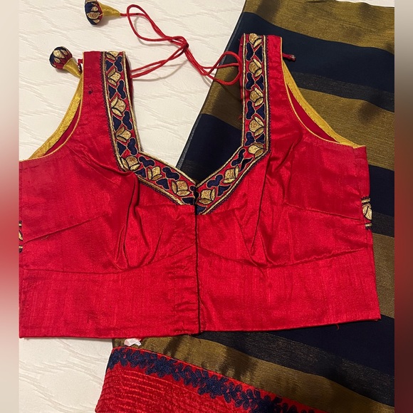 Indian saree with matching blouse - Picture 4 of 6